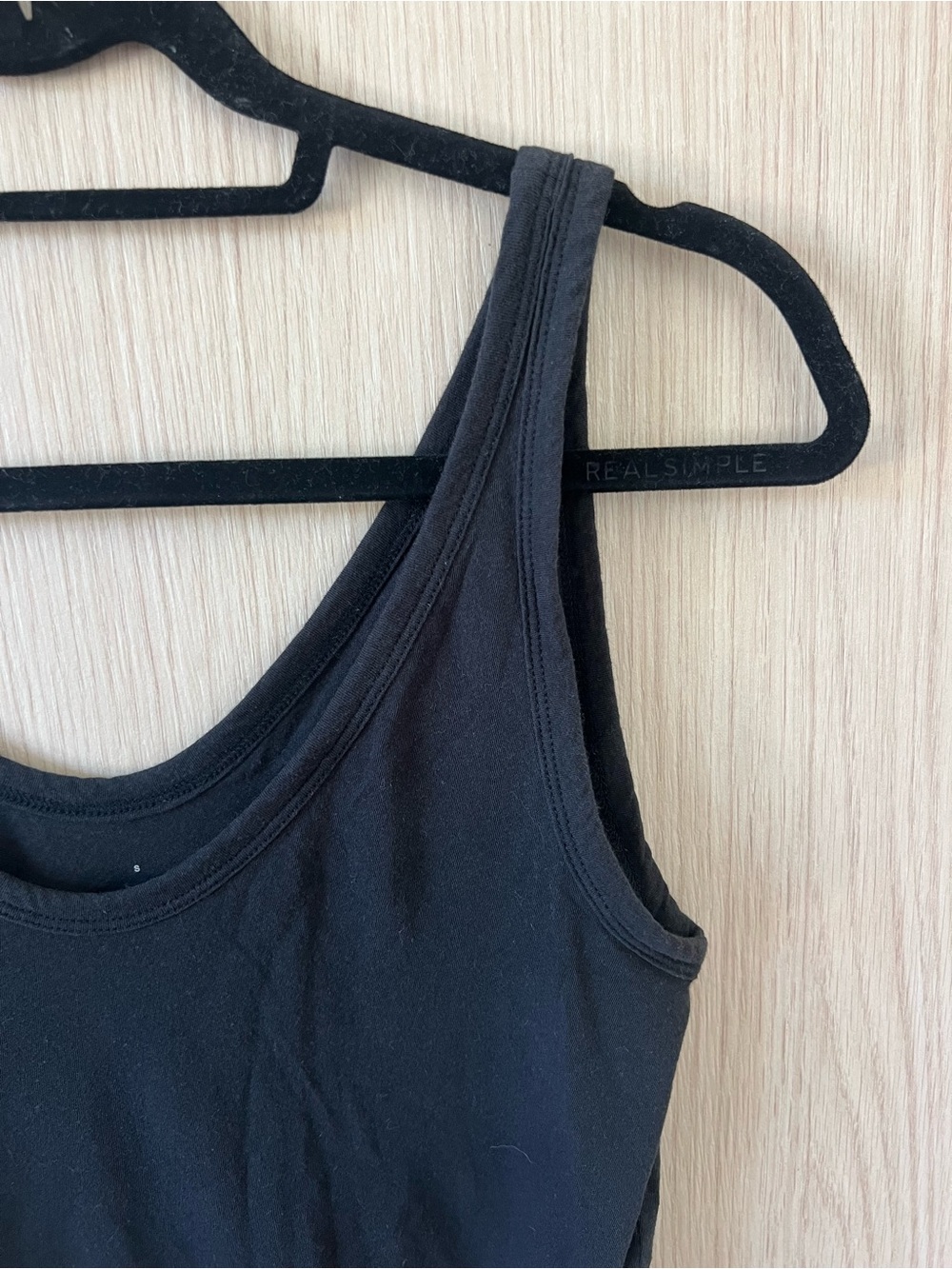 Everlane Black Scoop Neck Tank Top - Picture 2 of 3